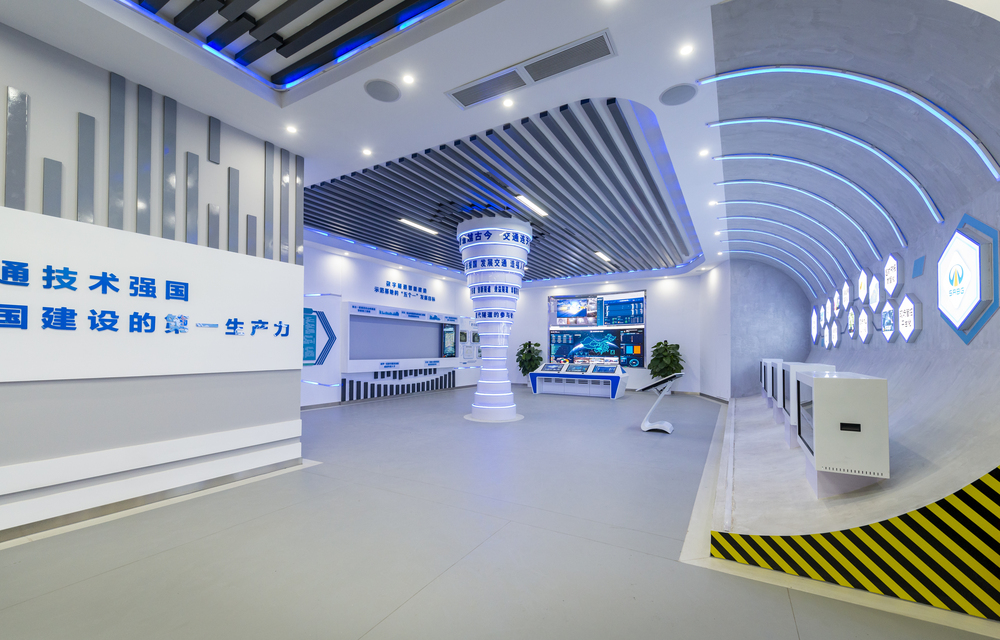 康海波技能人才創(chuàng)新工作室數(shù)字隧道展廳.jpg