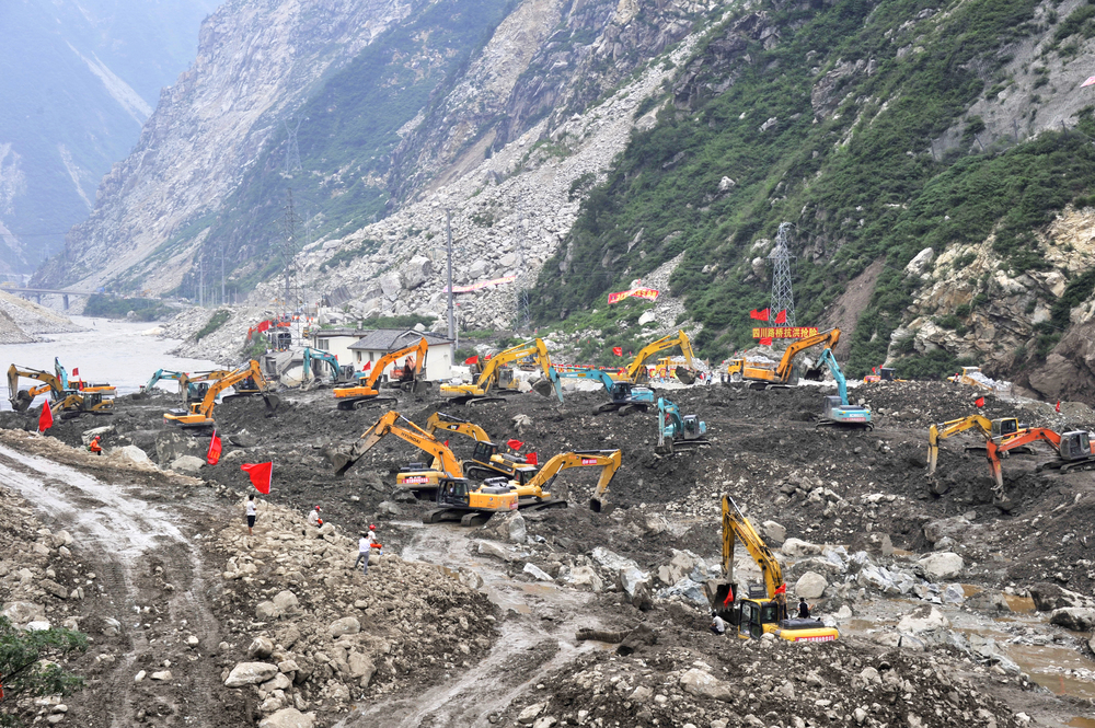 2011.7.3都汶路羅圈灣搶險(xiǎn)1.jpg