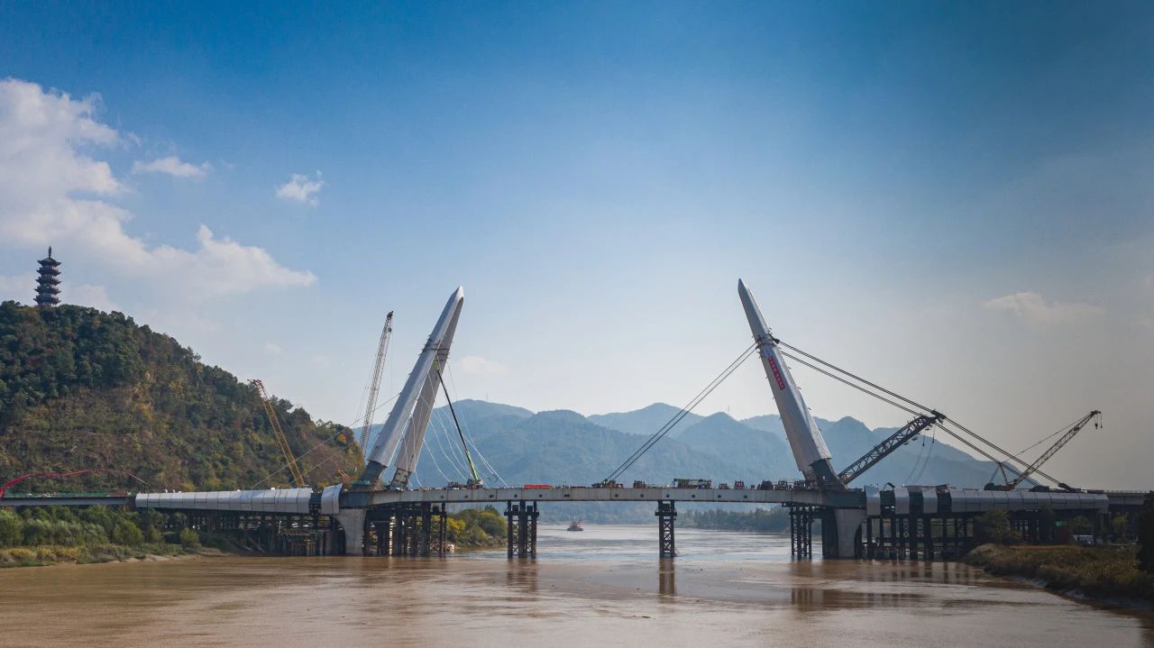 媒體關(guān)注 | 通車在即！浙江臨海伏龍大橋“亮翅”