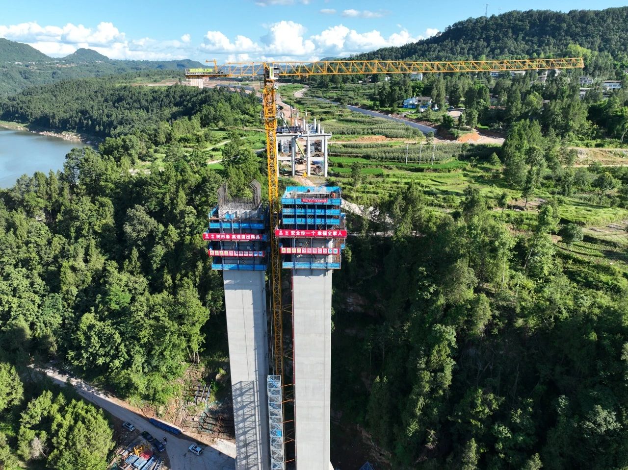 鎮(zhèn)廣高速新進(jìn)展！納溪口大橋主墩順利封頂