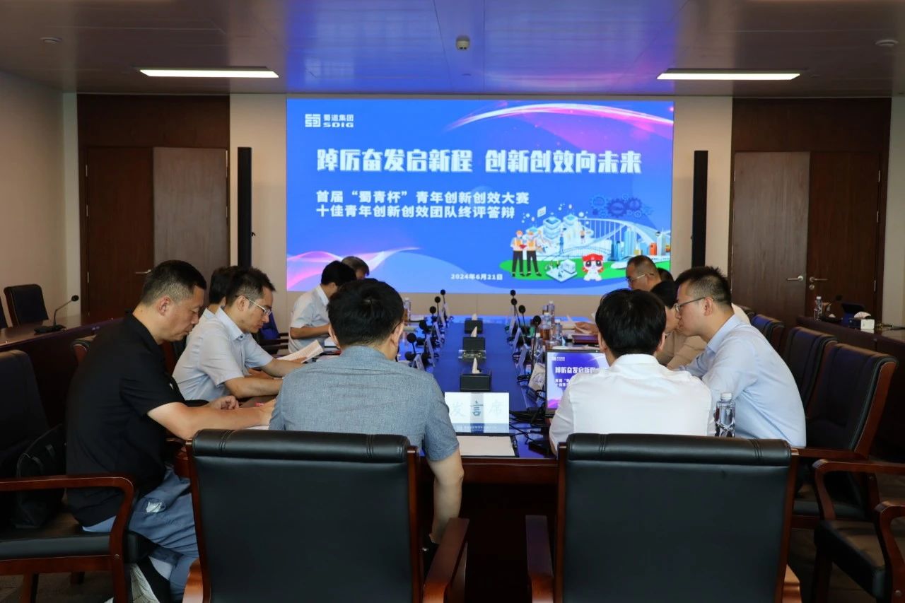 答辯現(xiàn)場1.jpg 答辯現(xiàn)場1.jpg