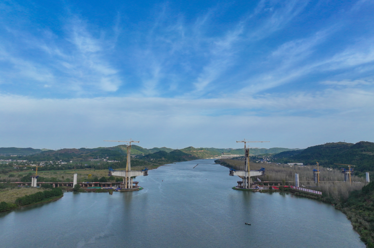 媒體關(guān)注 | 成達萬高鐵嘉陵江特大橋主墩順利封頂