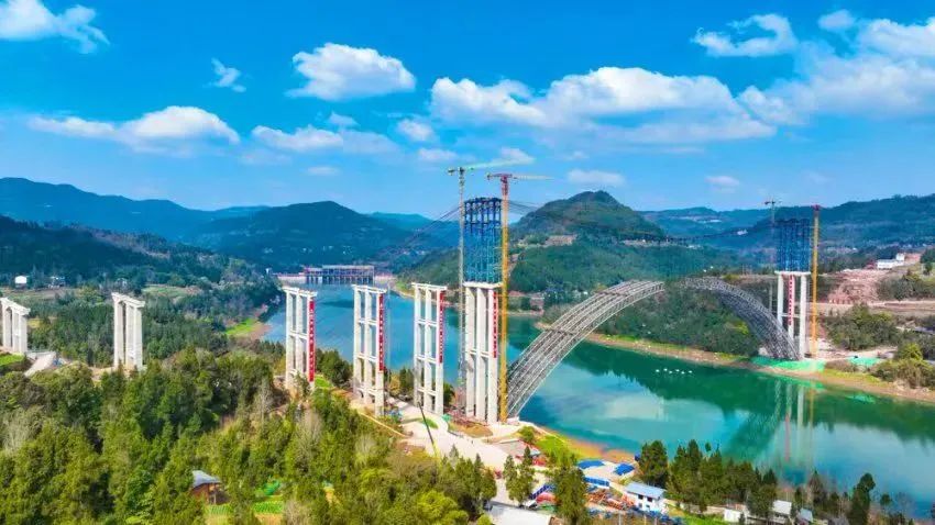 媒體關(guān)注 | 順利合龍！鎮(zhèn)廣高速云臺通江河特大橋建設(shè)迎來新進展