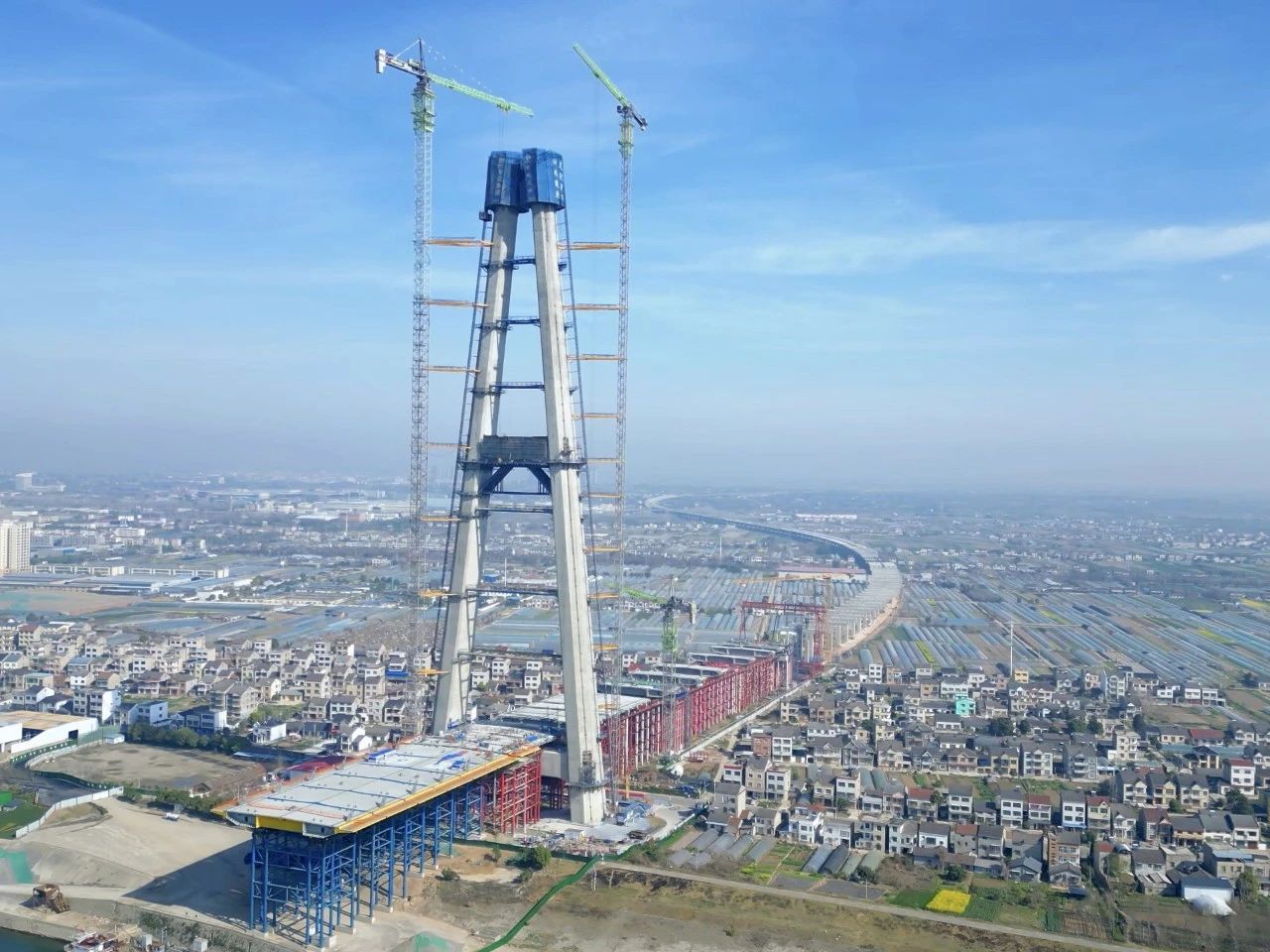 媒體關(guān)注 | 速達“千年孤島”指日可待！枝江百里洲長江大橋北岸主塔封頂