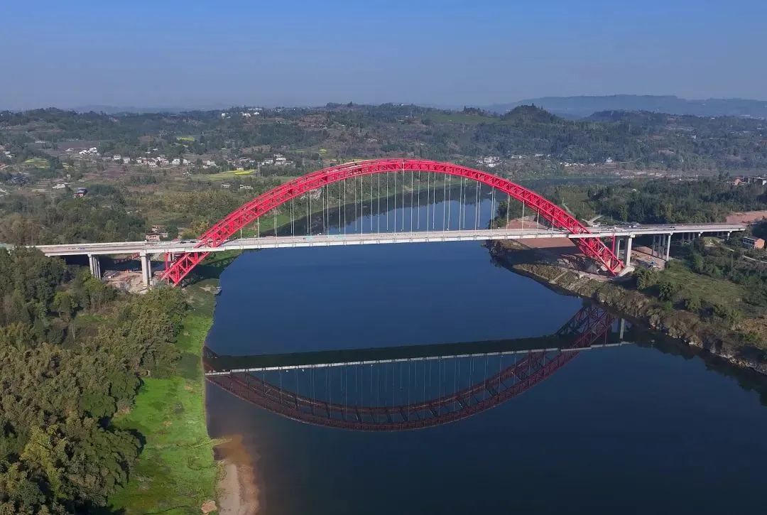 媒體關(guān)注 | “一跨過江”！鎮(zhèn)廣高速白馬渠江特大橋今日貫通