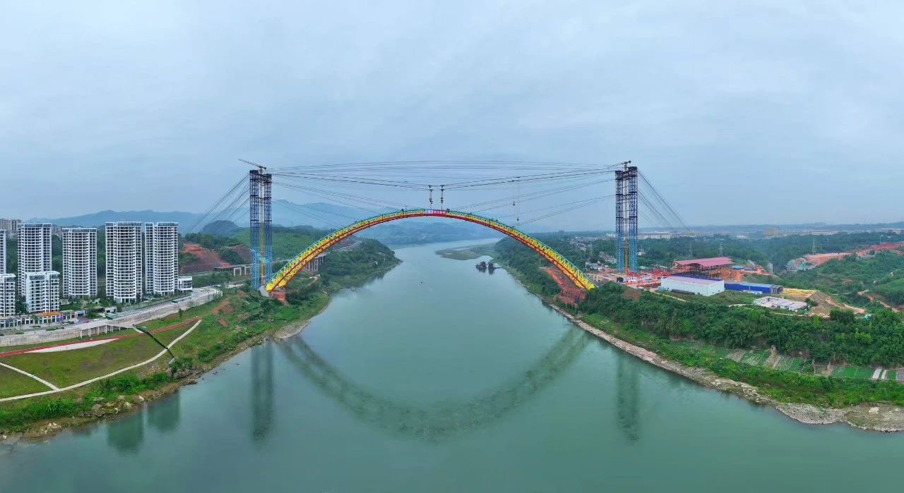 媒體關(guān)注 | 屏山百姓期盼許久的“彩虹橋”，今天主拱合龍了！